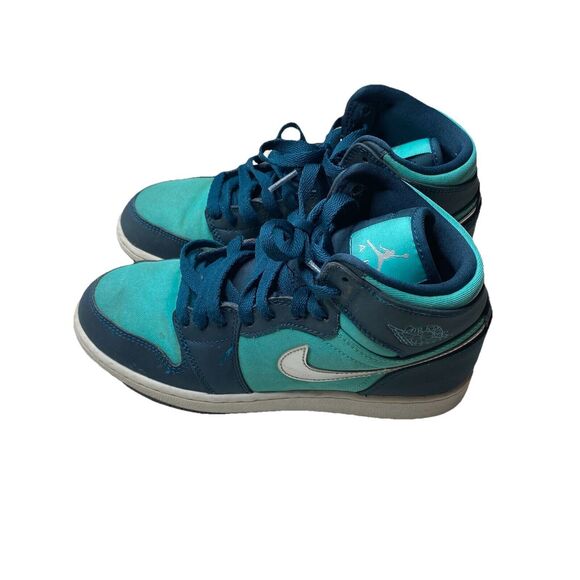 Nike Air Jordan 1 Retro High  332148 318 Hyper Jade Green Shoes Youth Size 5Y - Picture 1 of 7